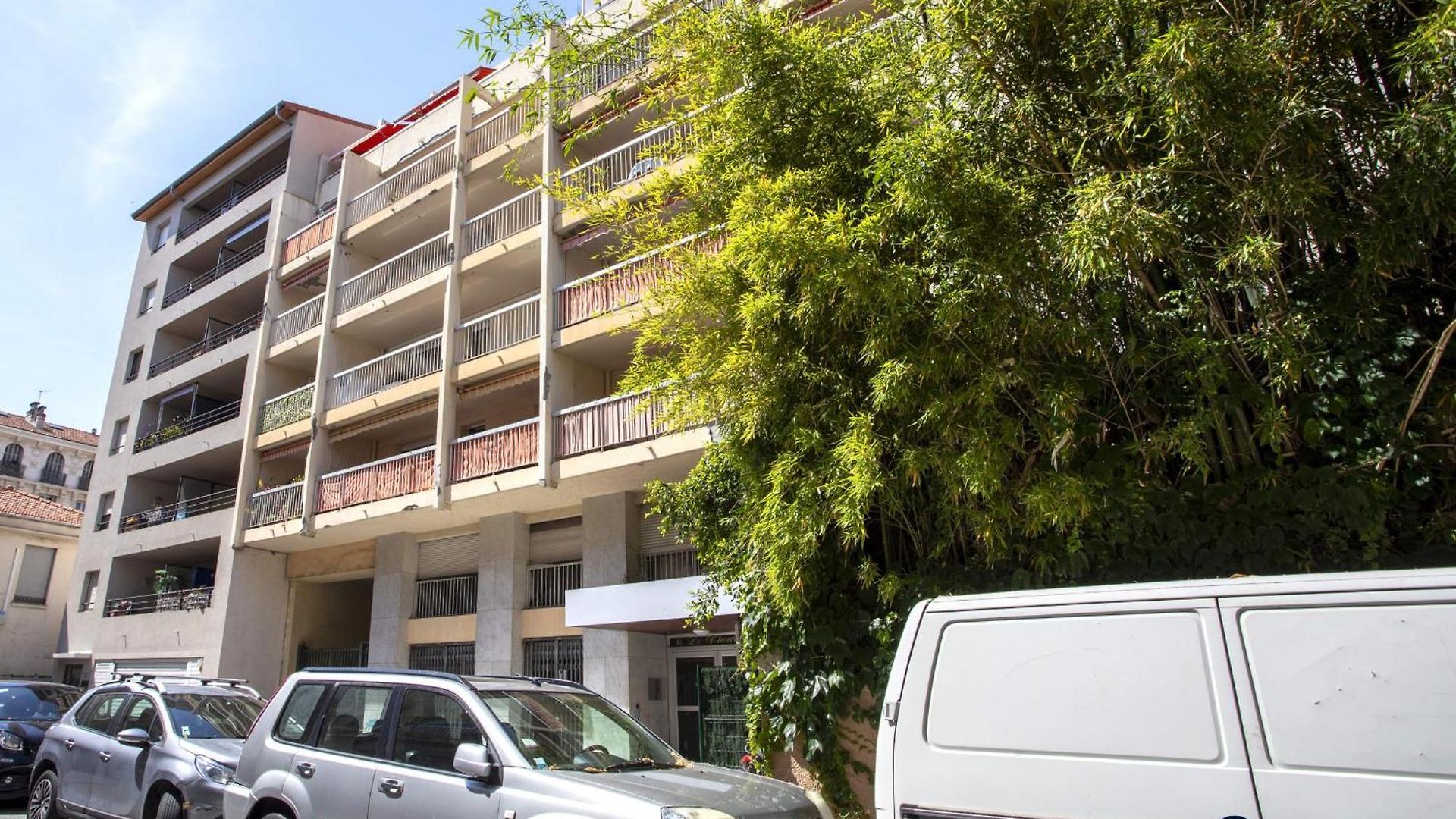 Charming With Balcony In The Heart Of The Liberation District Apartment