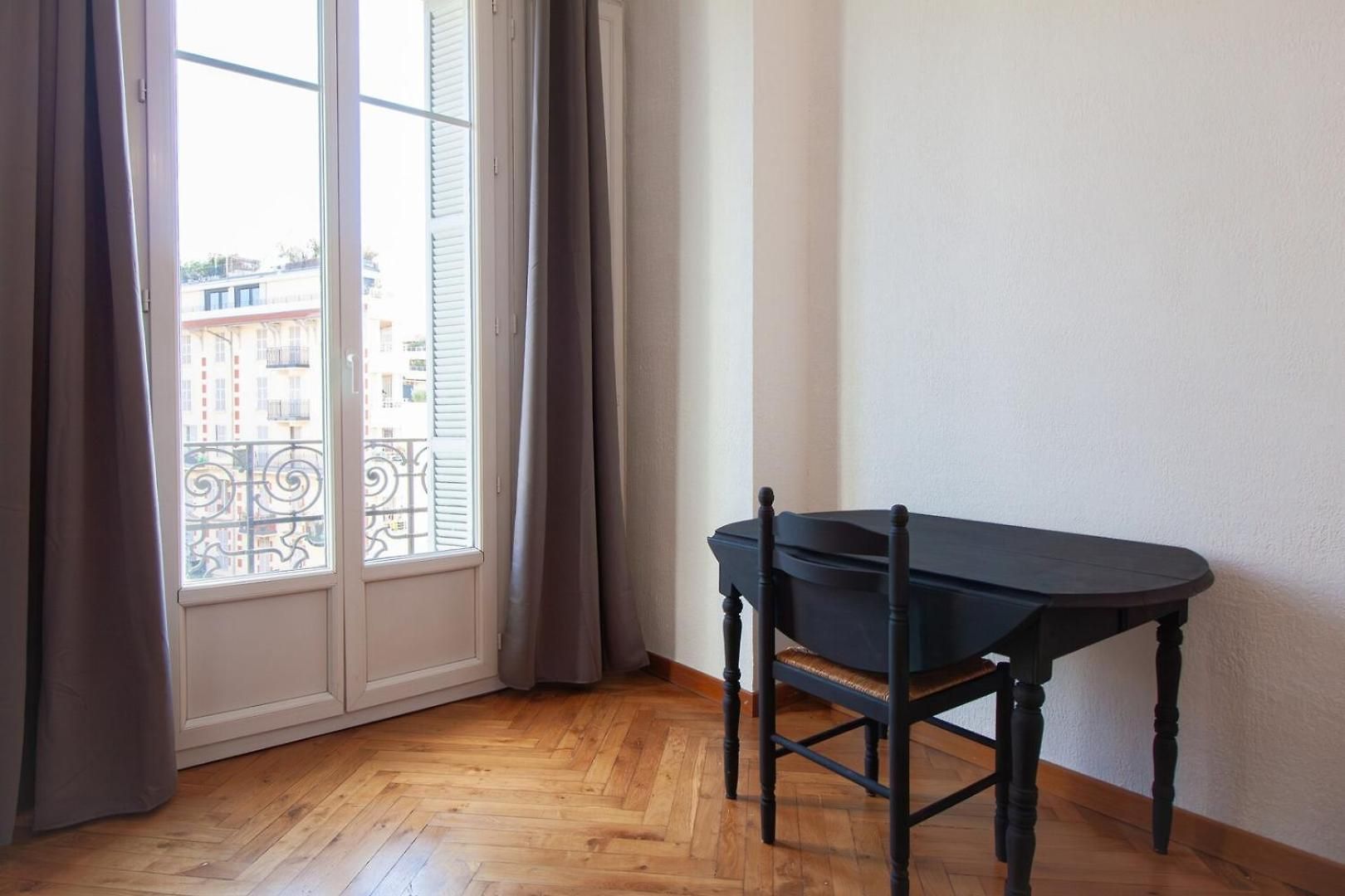 Bright 2-bedroom - La Liberation *
