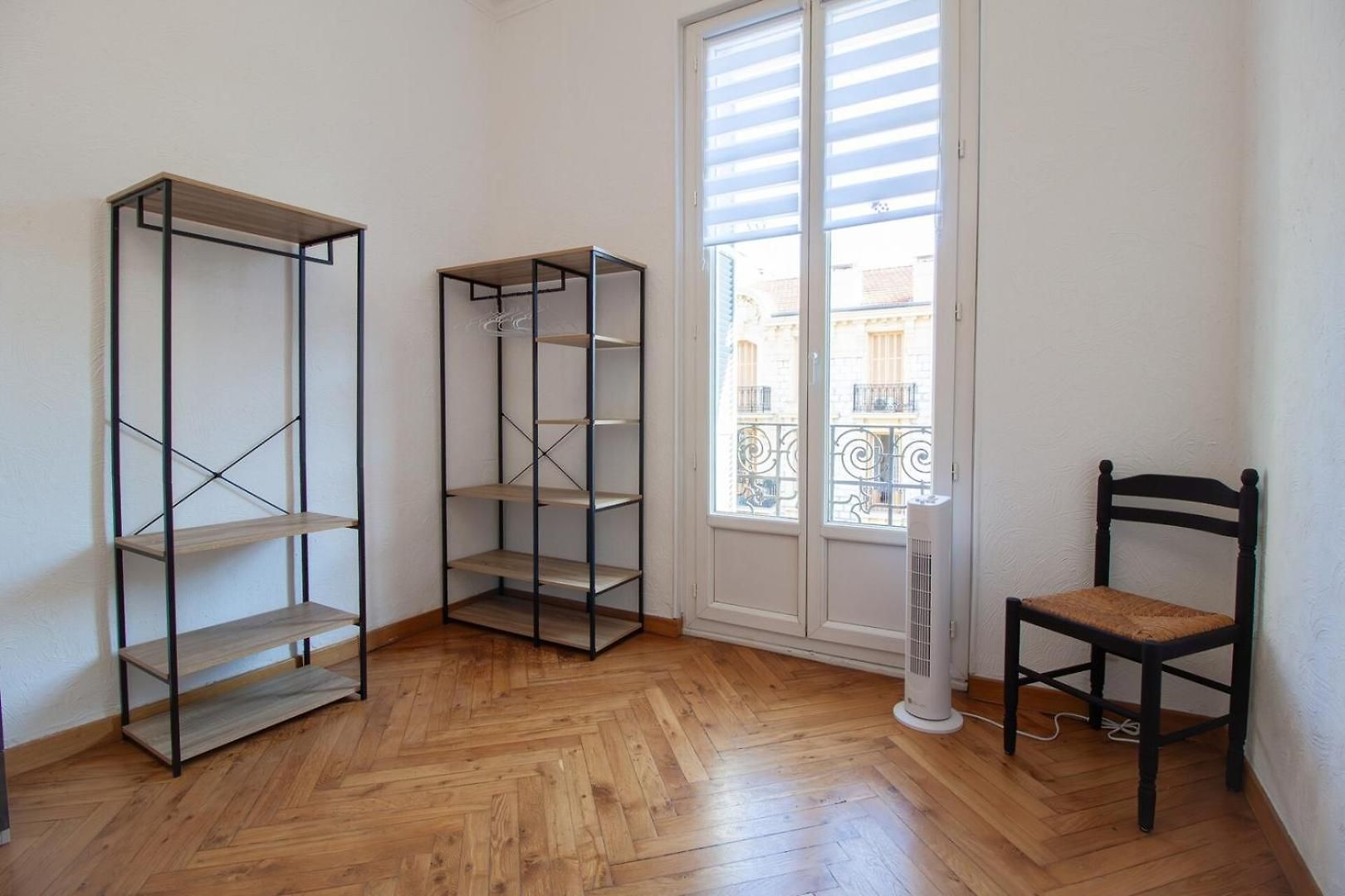 Bright 2-bedroom - La Liberation Apartment