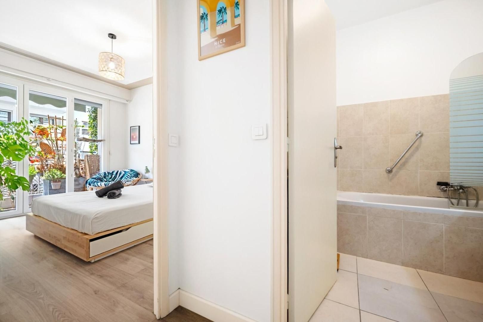 Bright & Cozy - Large Sunny Terrace Apartment Nice