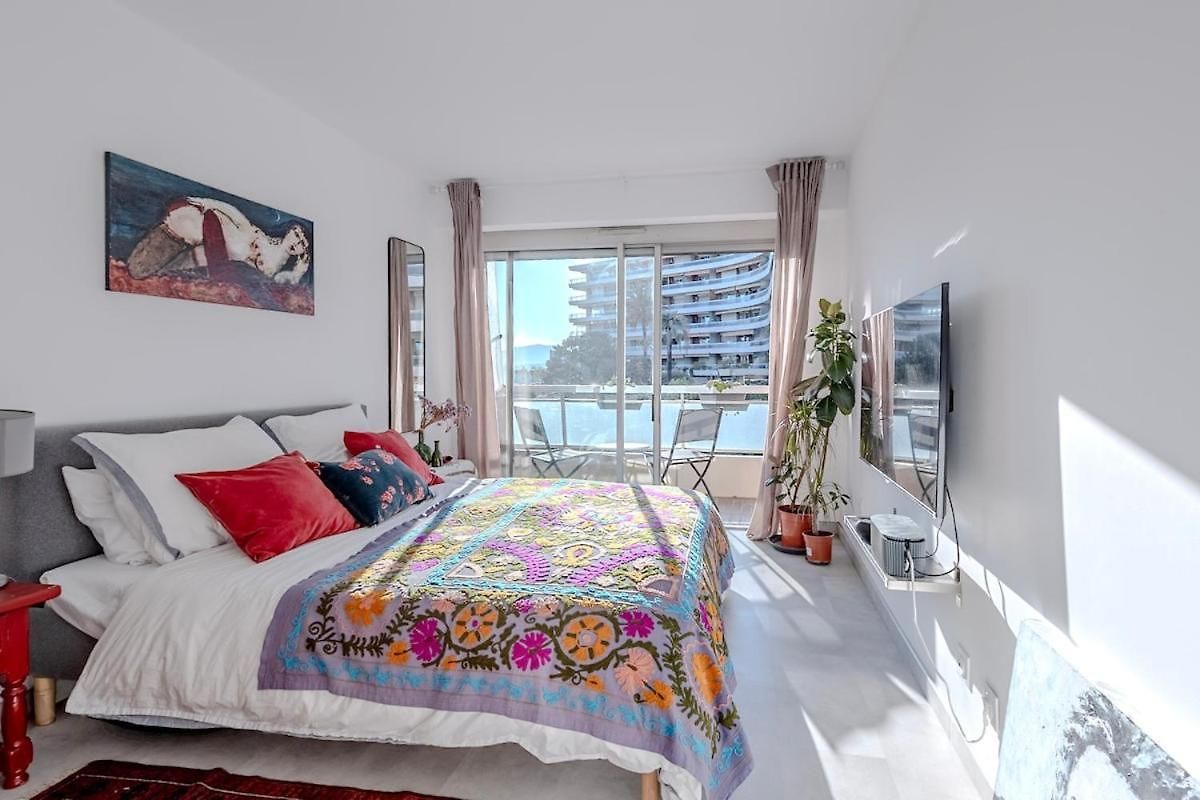 Stunning Sea View 2 Bedroom In Apartment