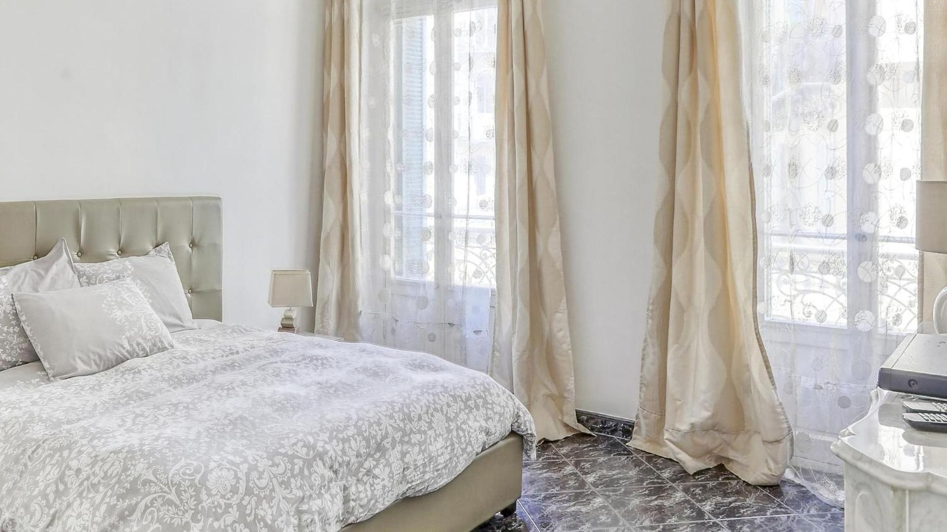 Apartment In Near Beaches *