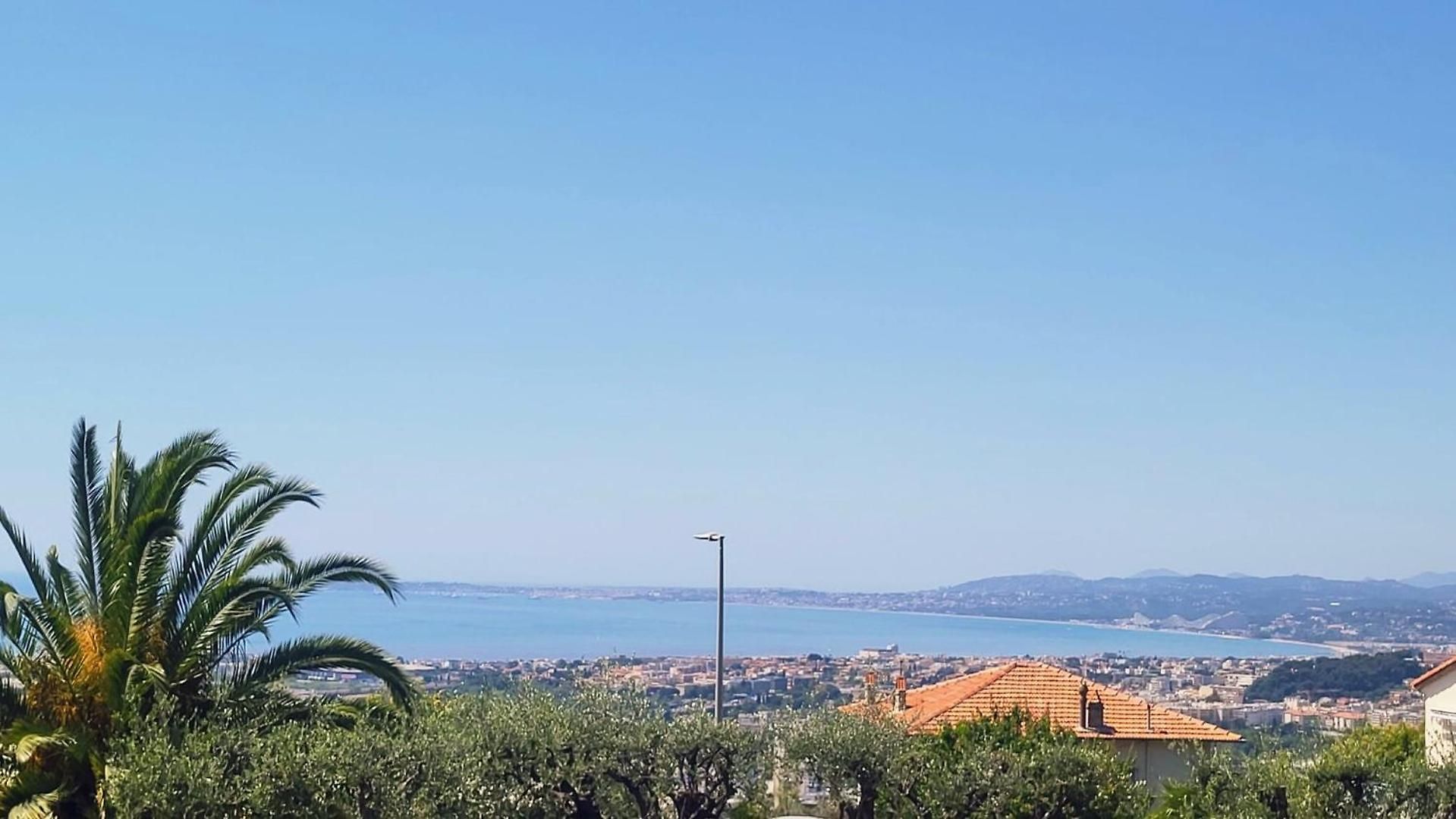 Belles Terres De *