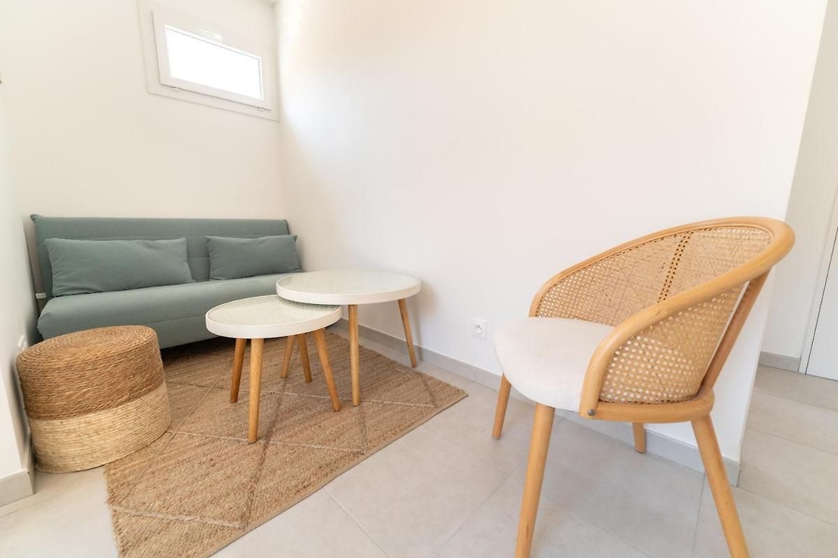 Bright With Terrace And Wi-fi Apartment