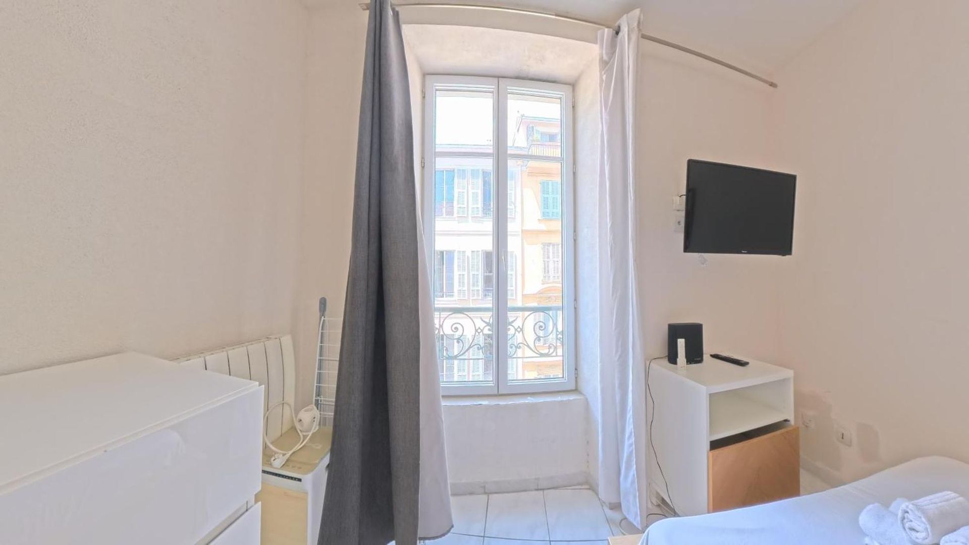 Charming In Heart Of Bright Wifi