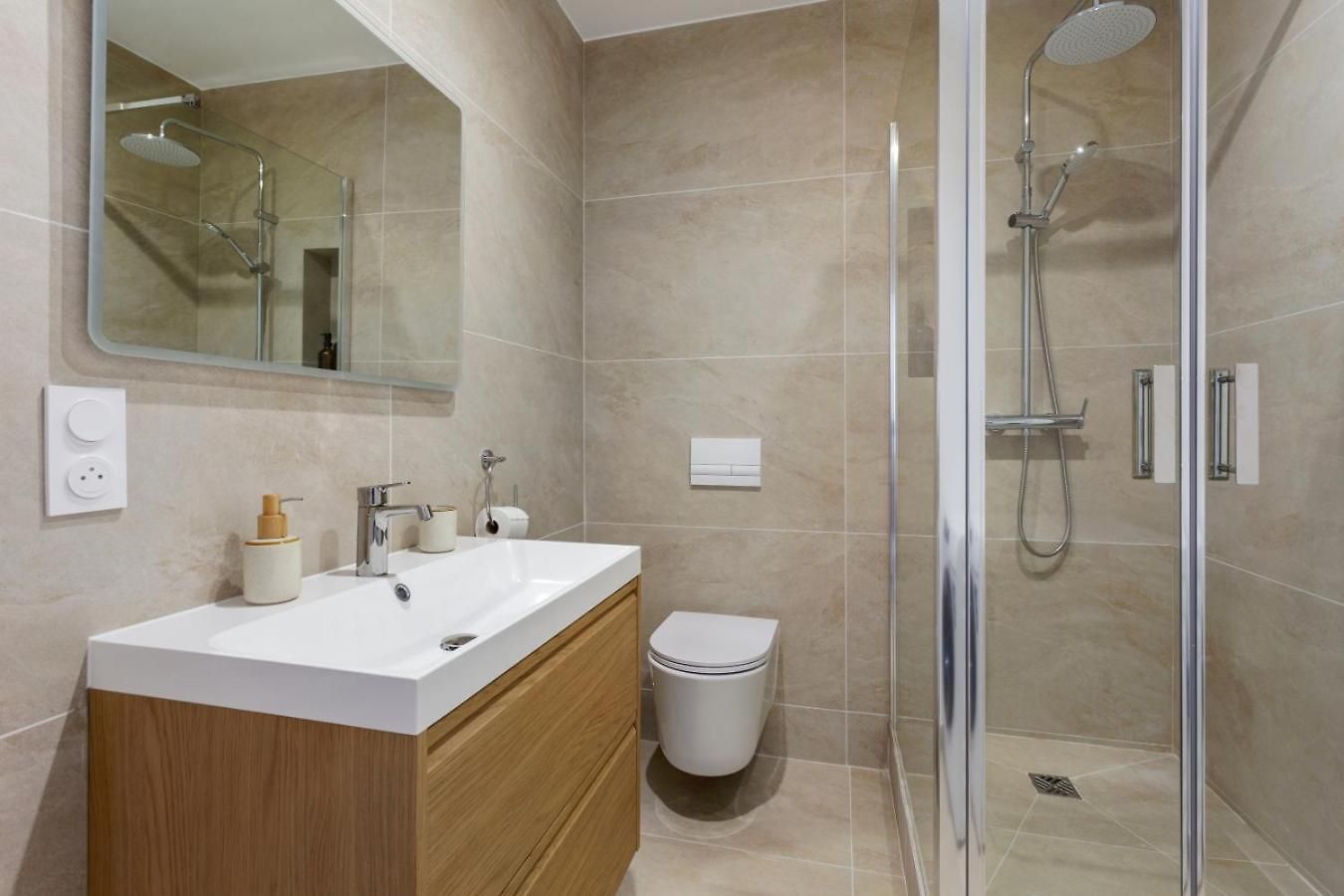 Apartment Hyper Centre De 2p Renove Emplacement Ideal *