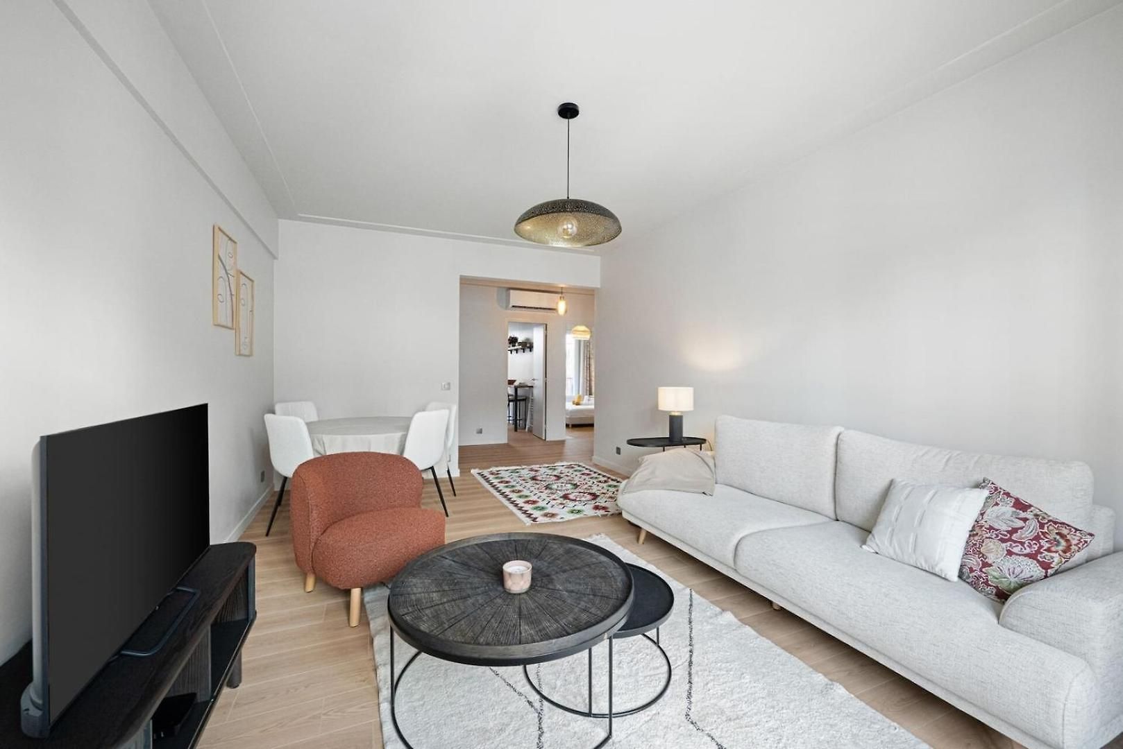 Charming & Comfortable - Heart Of Apartment