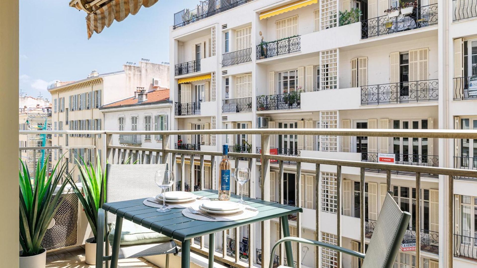 La Vie Riviera Apartment