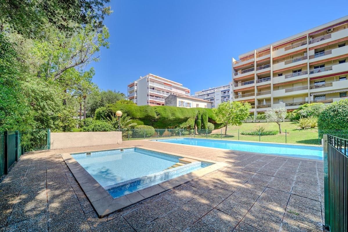 Beautiful 2-bedroom Apartment, Garden, Swimming Pool, Sea Within Walking Distance Nice