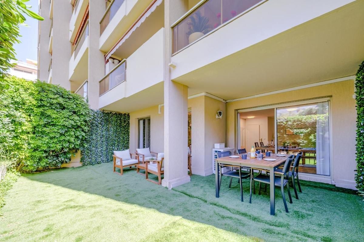 Beautiful 2-bedroom Apartment, Garden, Swimming Pool, Sea Within Walking Distance