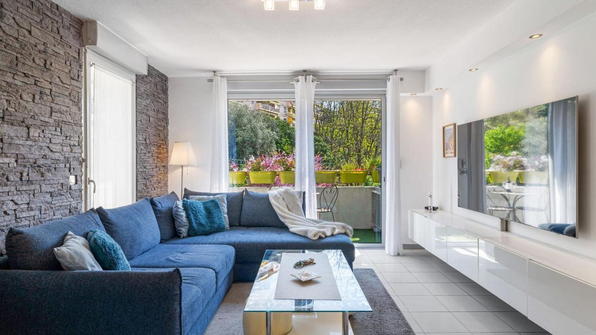 Apartment With Terrace *