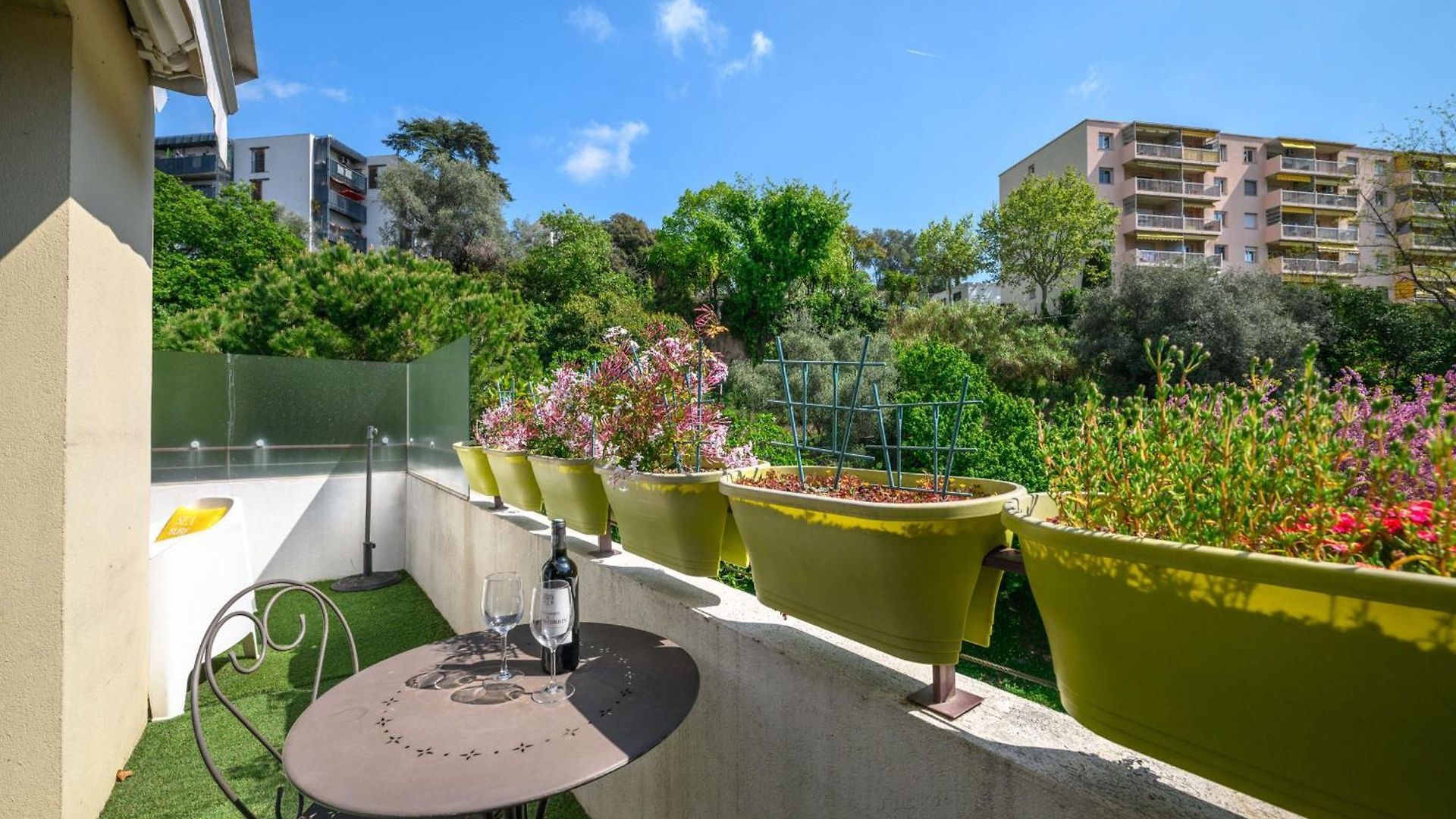 With Terrace Apartment *