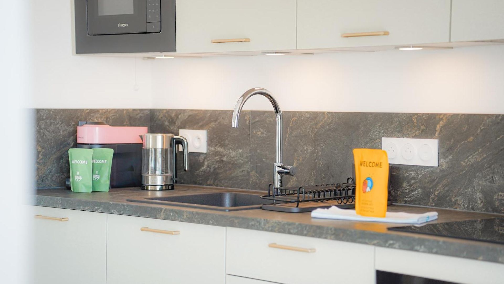 Apartment New Building- Neuf Lumineux Vue Mer, Tramway L3 Au Pied De Immeuble A 10 A 15 Mns D'aeroport, Centre & Promenade *