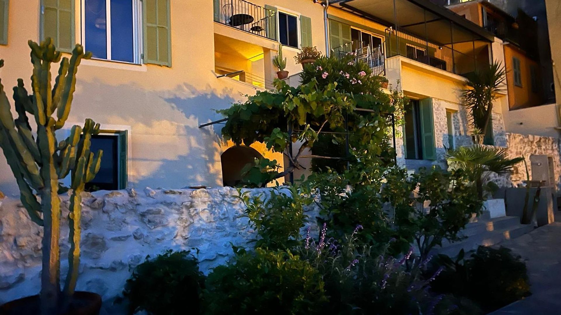 Apartment Lovely In Vieux-nice With Terrace, Garden And Ac - 10 Min To Beaches And Promenade Des Nice