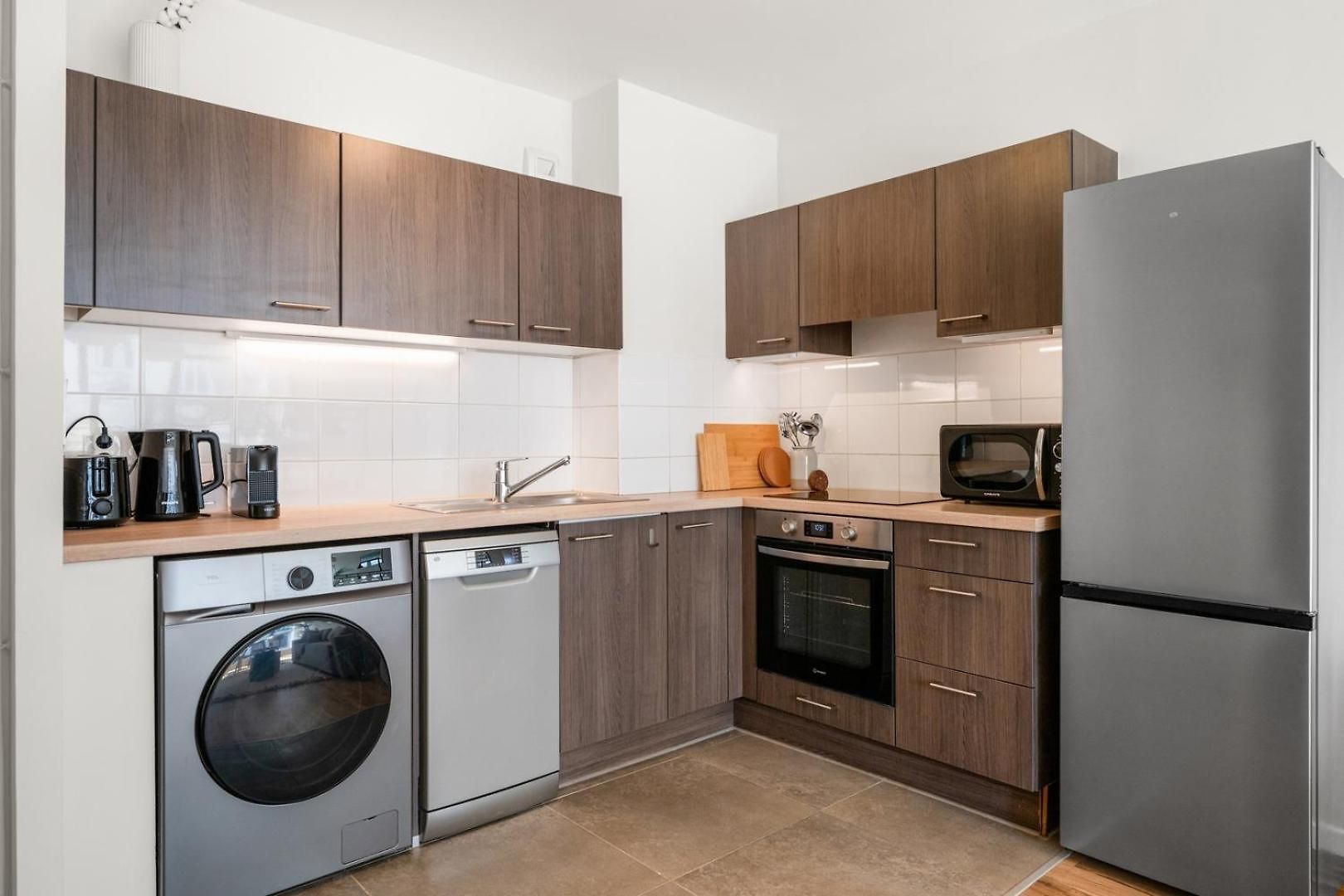 Stunning & Bright - 2 Bedrooms - Parking Wifi/ac