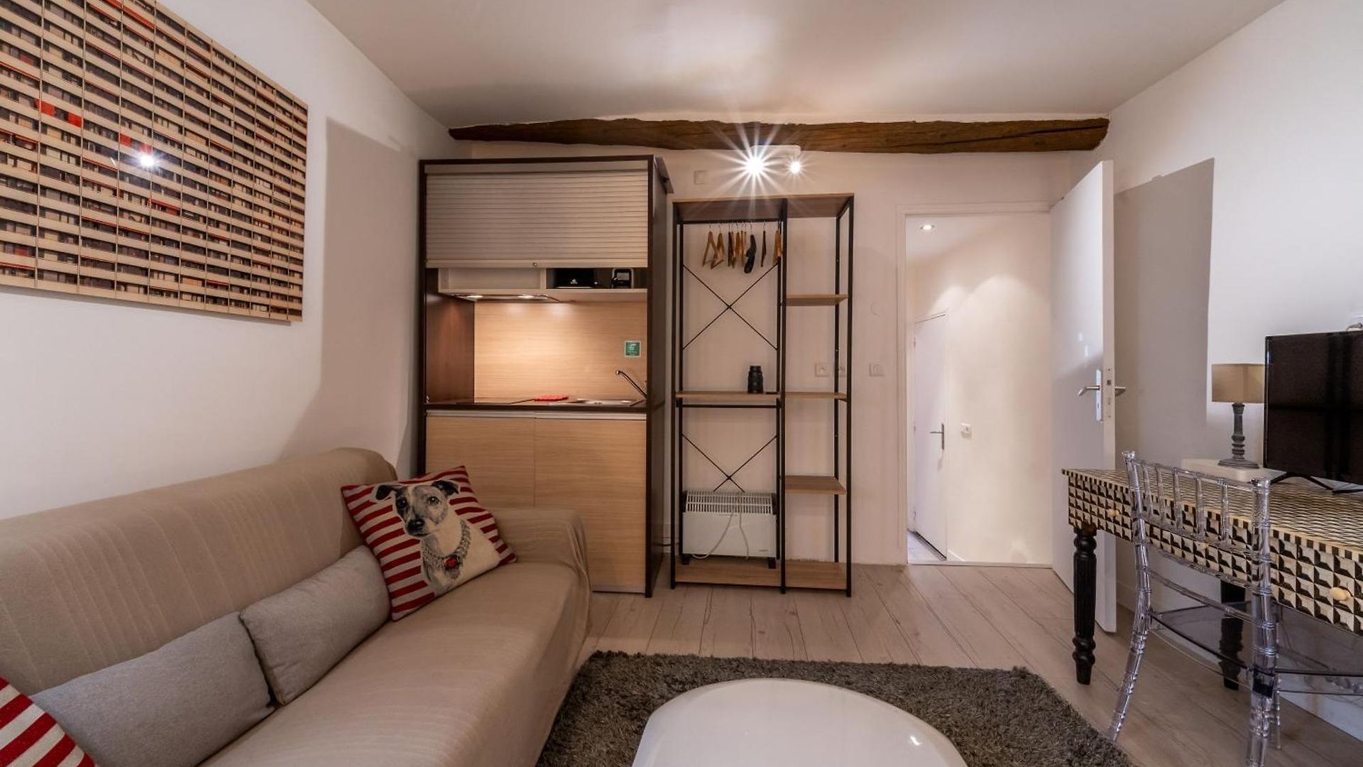 Apartment Old Town Nice, 2 Bedrooms & 2 Bathrooms,quiet, Ac For 4 People *