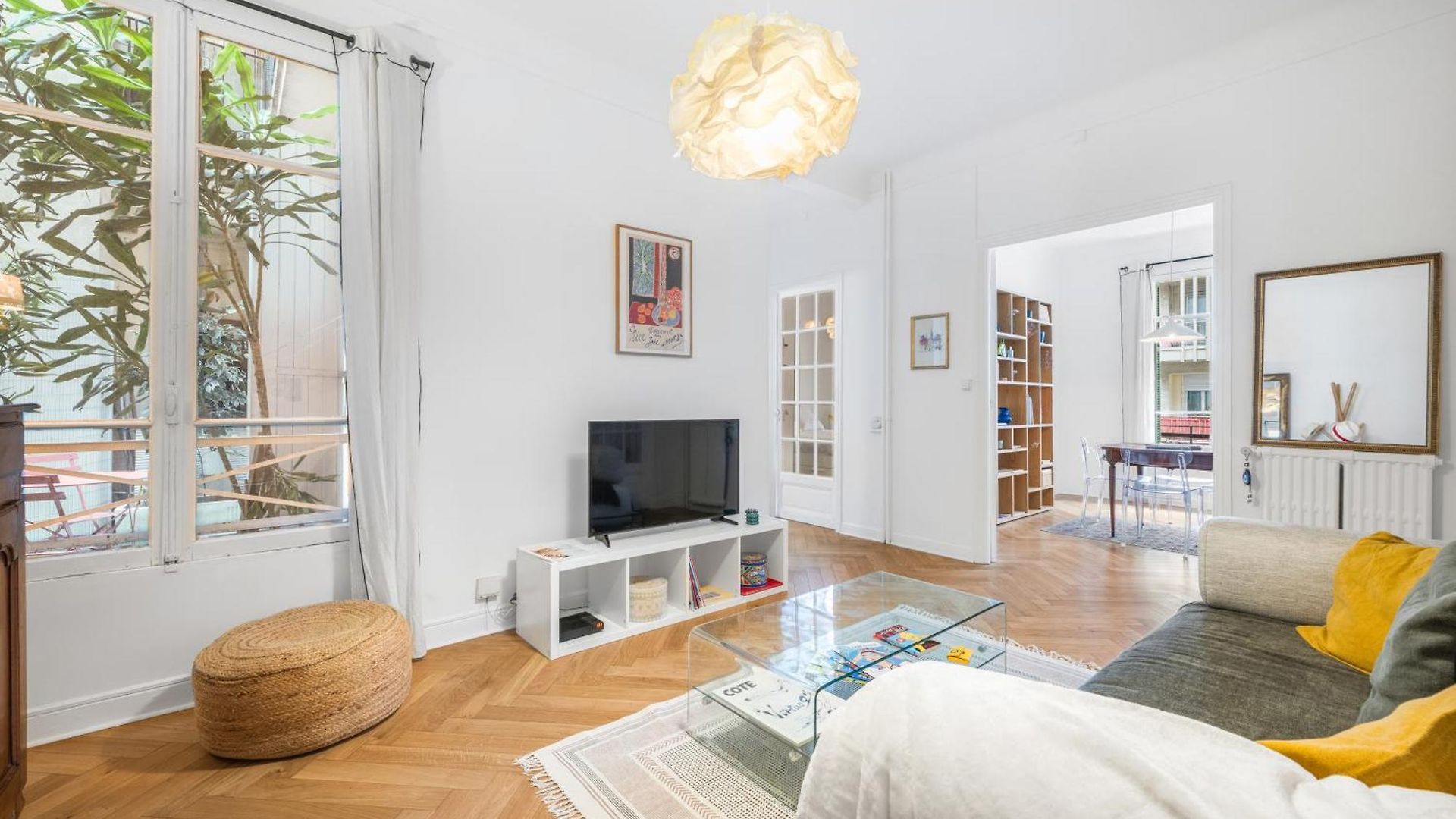 Charming & Comfortable - Near The Port / Parking Apartment *