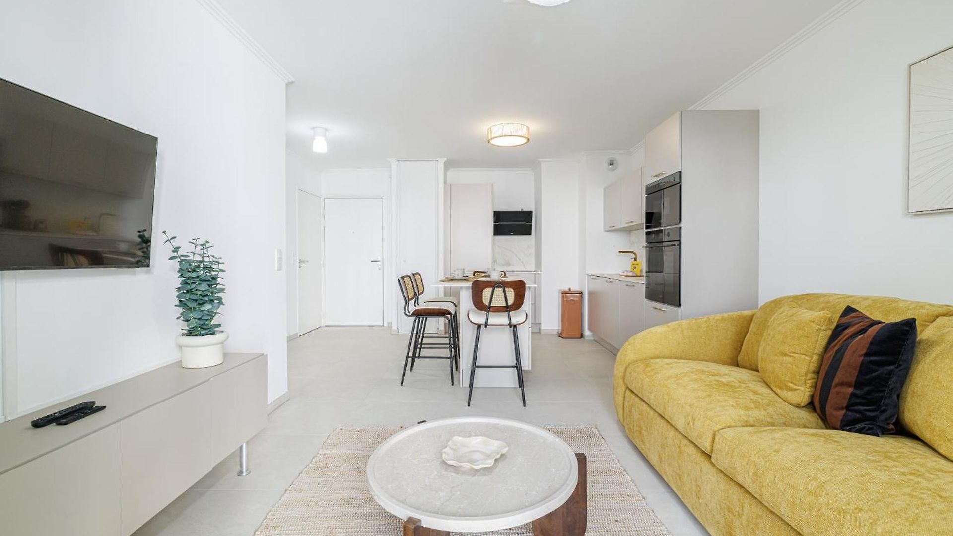 Quiet & Pretty 1 Bdr In The Center Apartment *