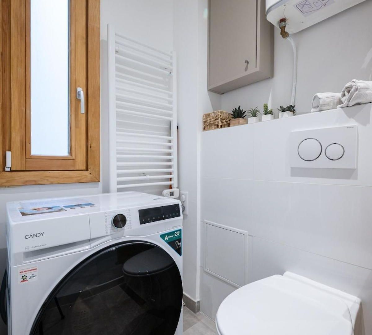 Charming 2 Rooms, Sleeps 4 Center * Nice