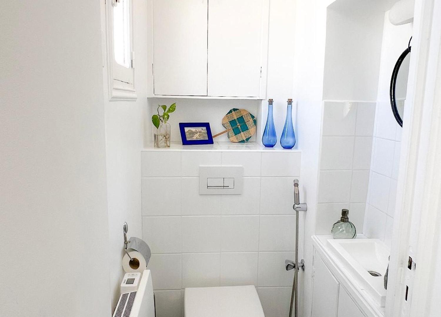 Bright Floor 2br With Large Terrace In Centre *