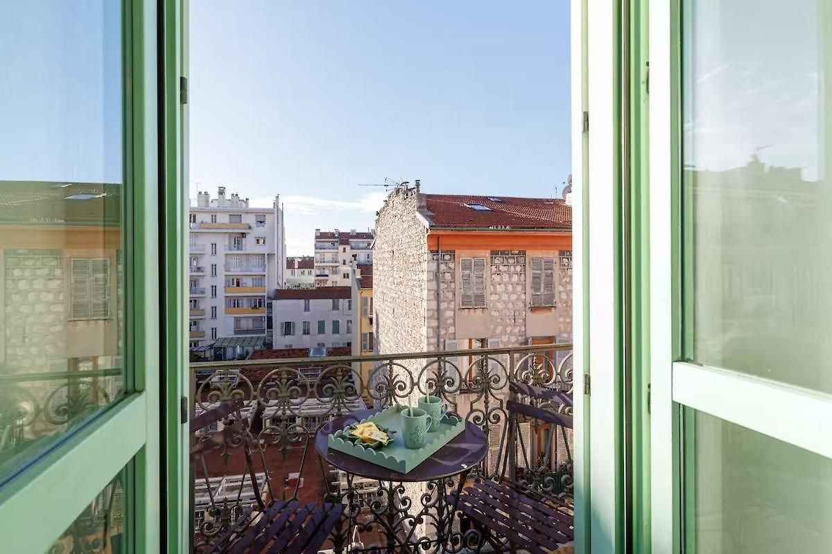 Bright With Balcony Port De *