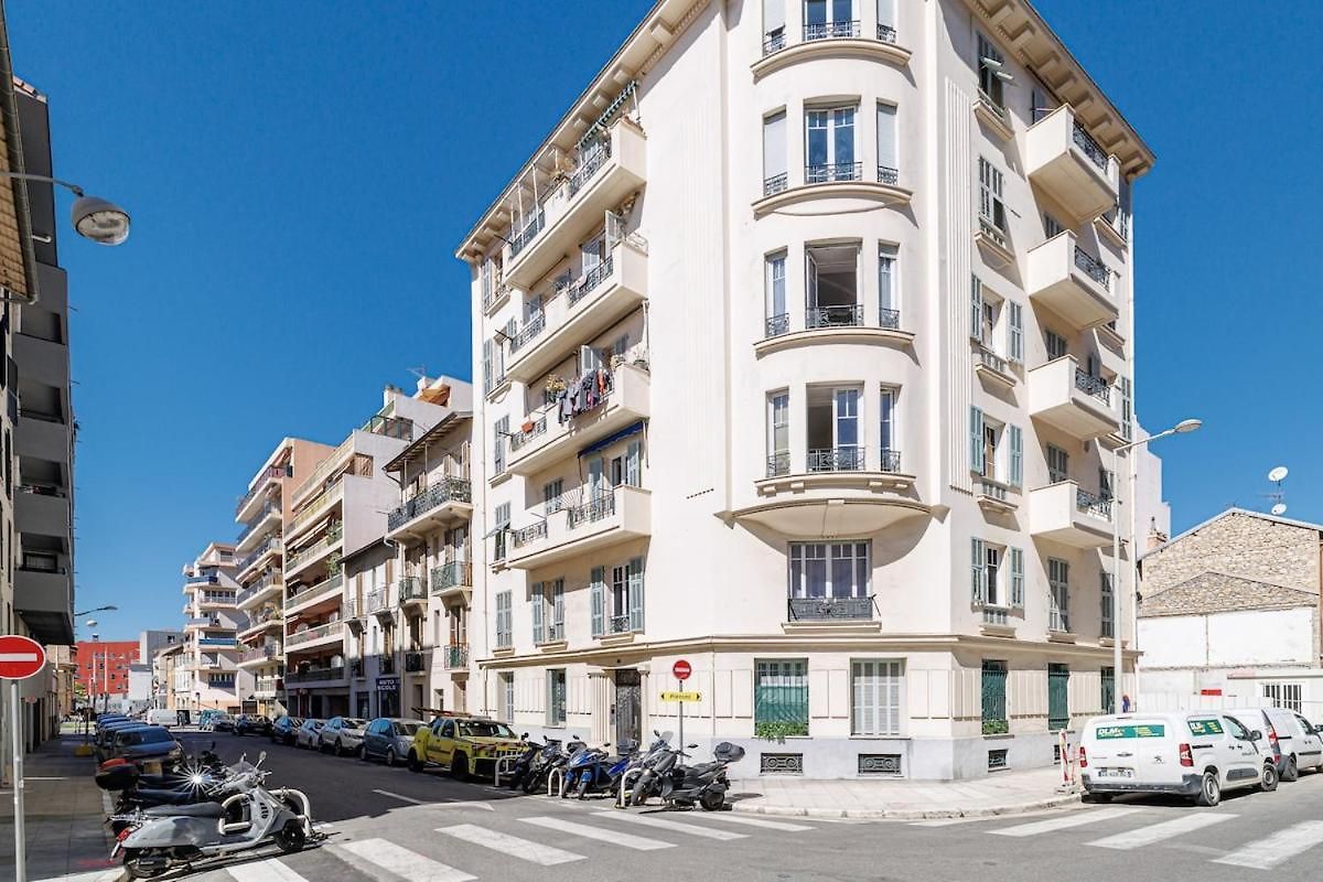 Apartment - Charming 2 In A Quiet Area