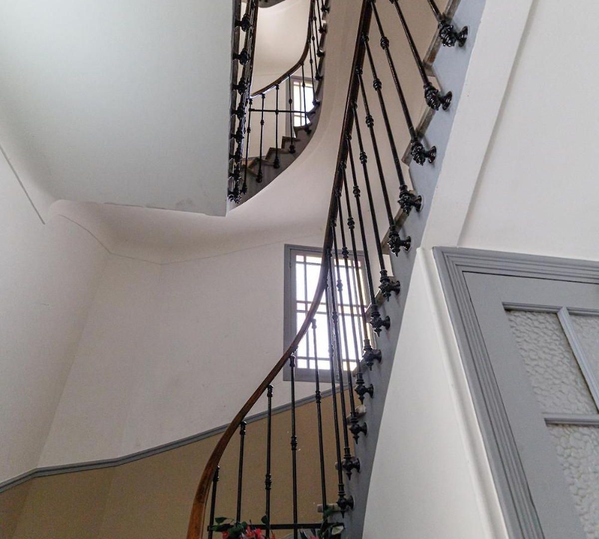 Apartment - Charming 2 In A Quiet Area *