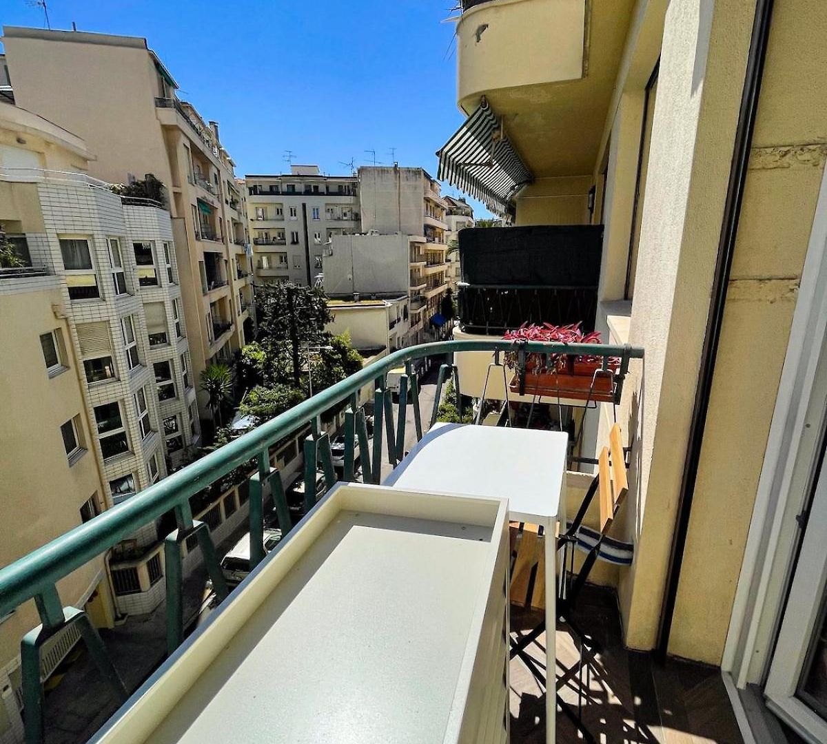 Charming Apartment, Air-conditioned And Centrally Located * Nice