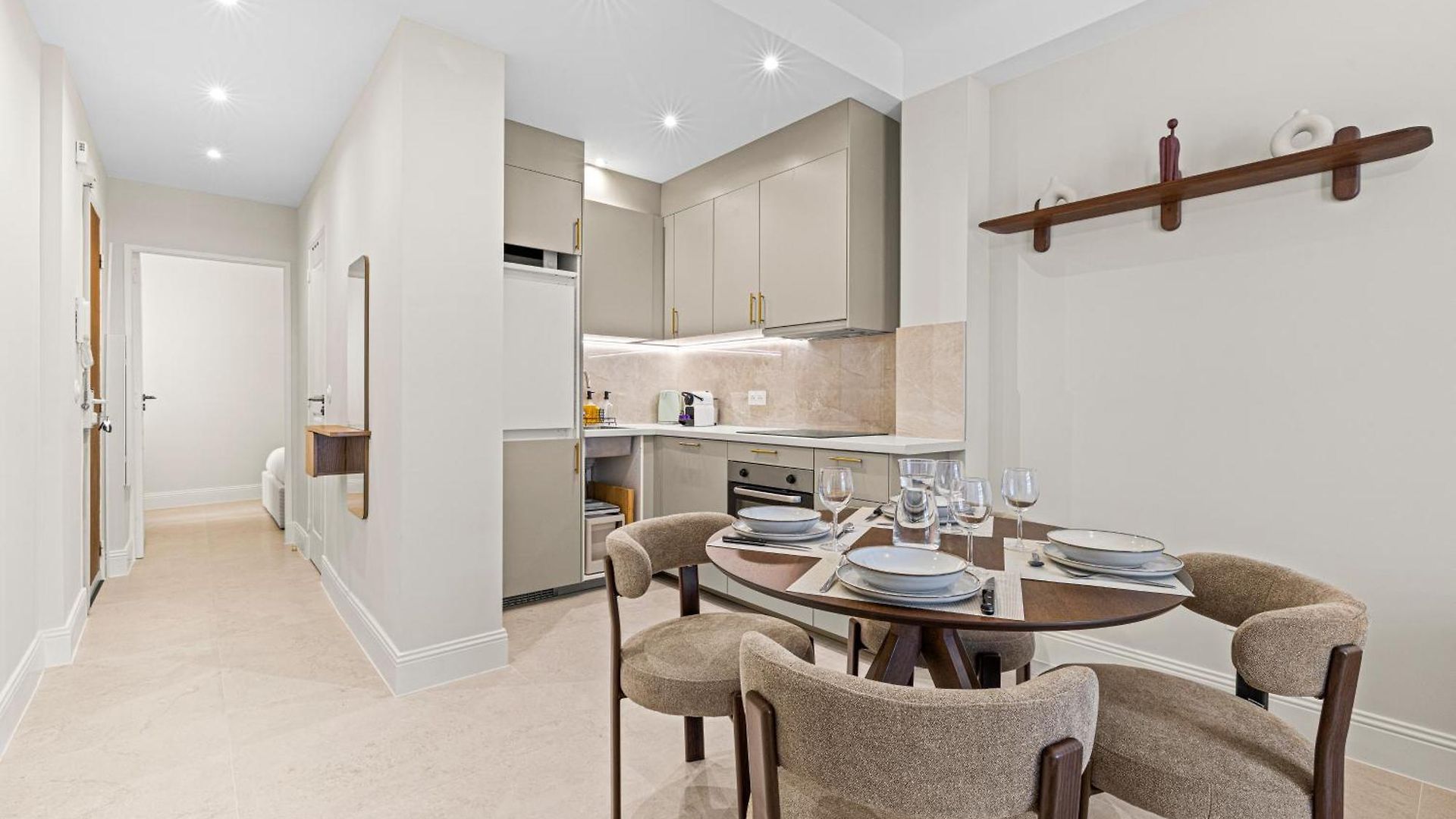 Apartment Fully Renovated 2-bedroom Nice