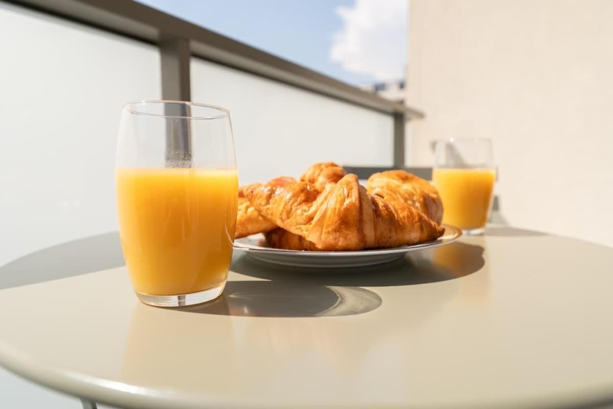 Bright With Terrace And Wi-fi Nice
