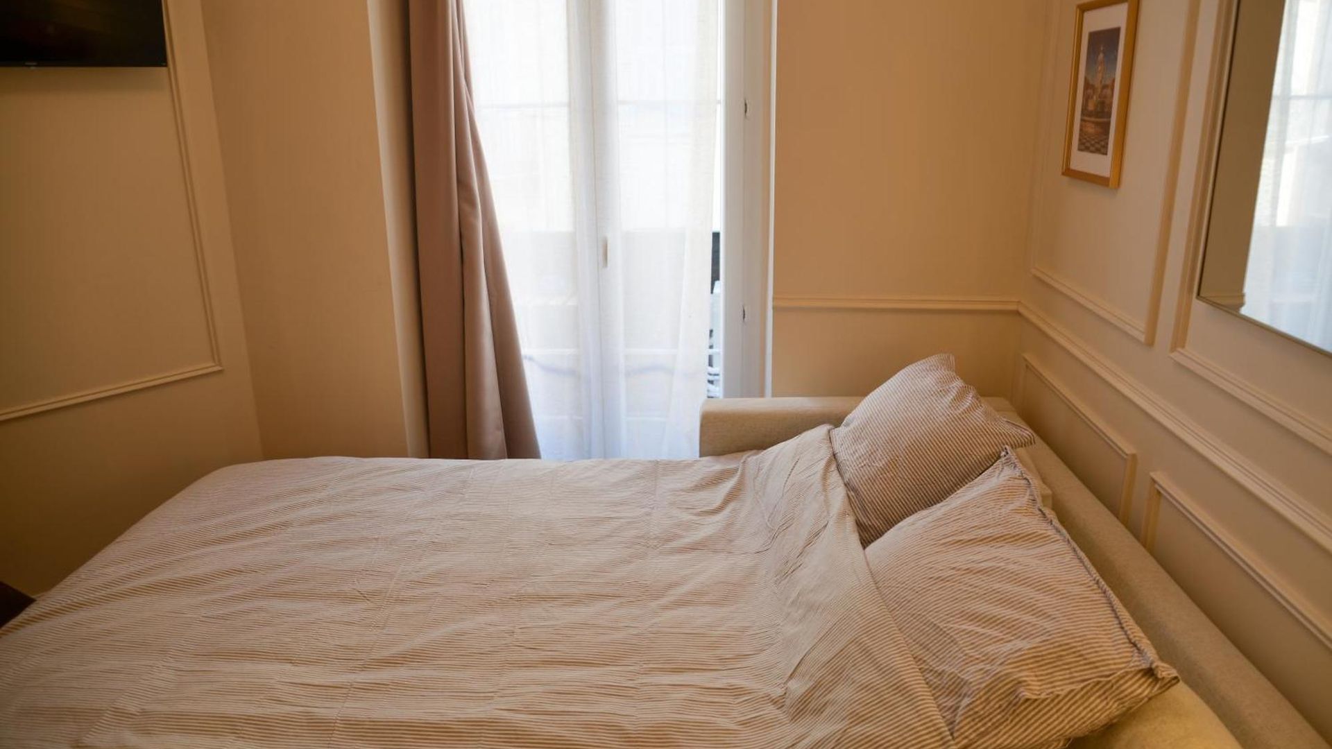 Chic Parisian Nice