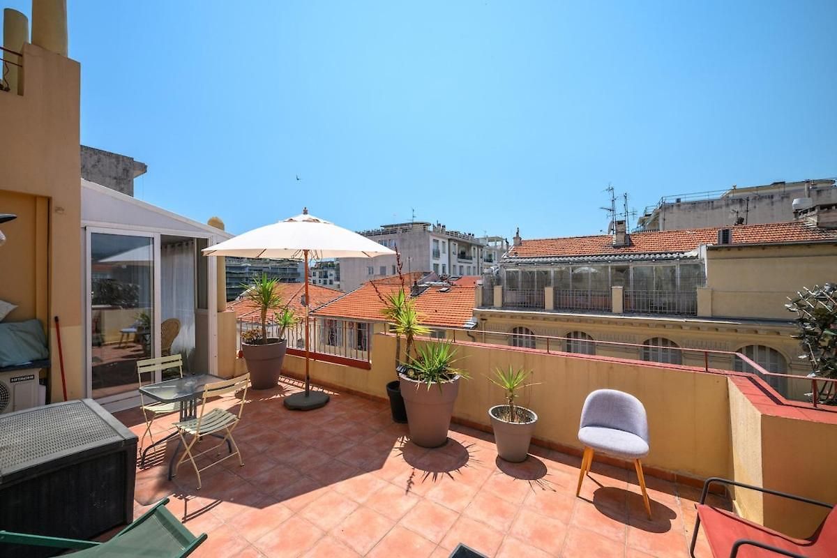 Bright & Cosy W Terrace Ac Apartment