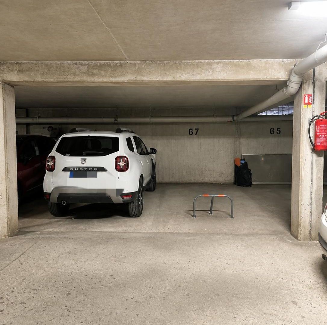 Charming With Terrace & Secure Parking Apartment