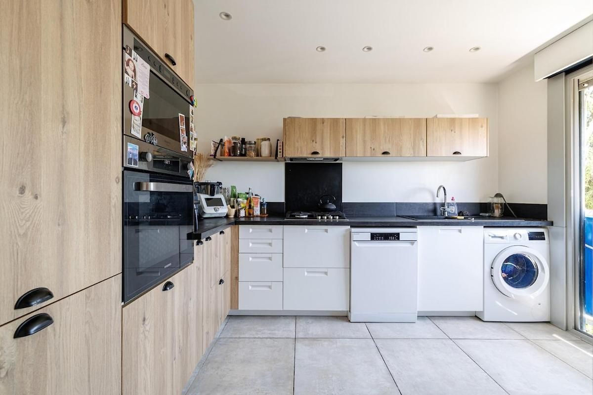 Beautiful 2 Swimming Pool, Parking Space And Air Conditioning Apartment *