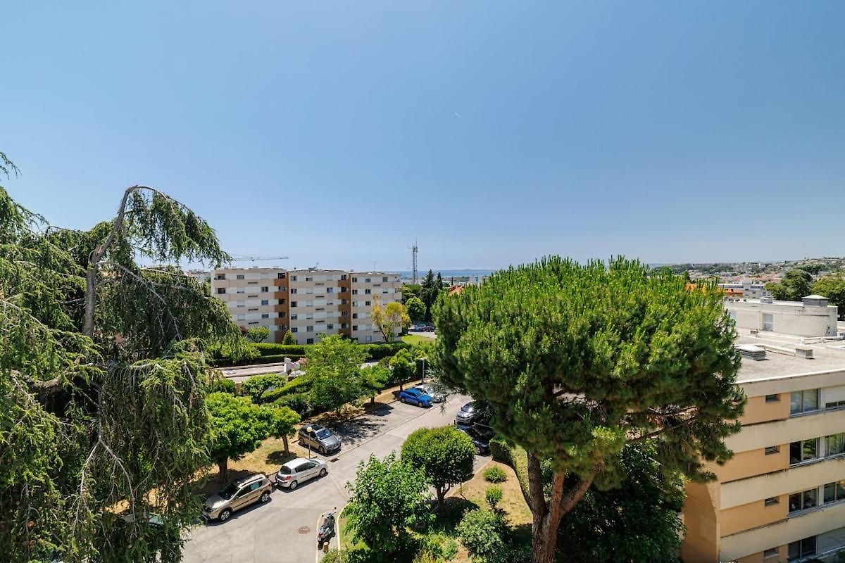 Beautiful 2 Swimming Pool, Parking Space And Air Conditioning Nice