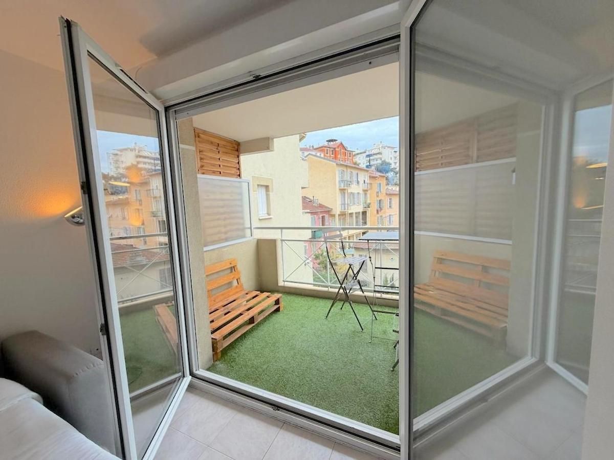 Apartment Charming Cozy With Sunny Balcony Nice