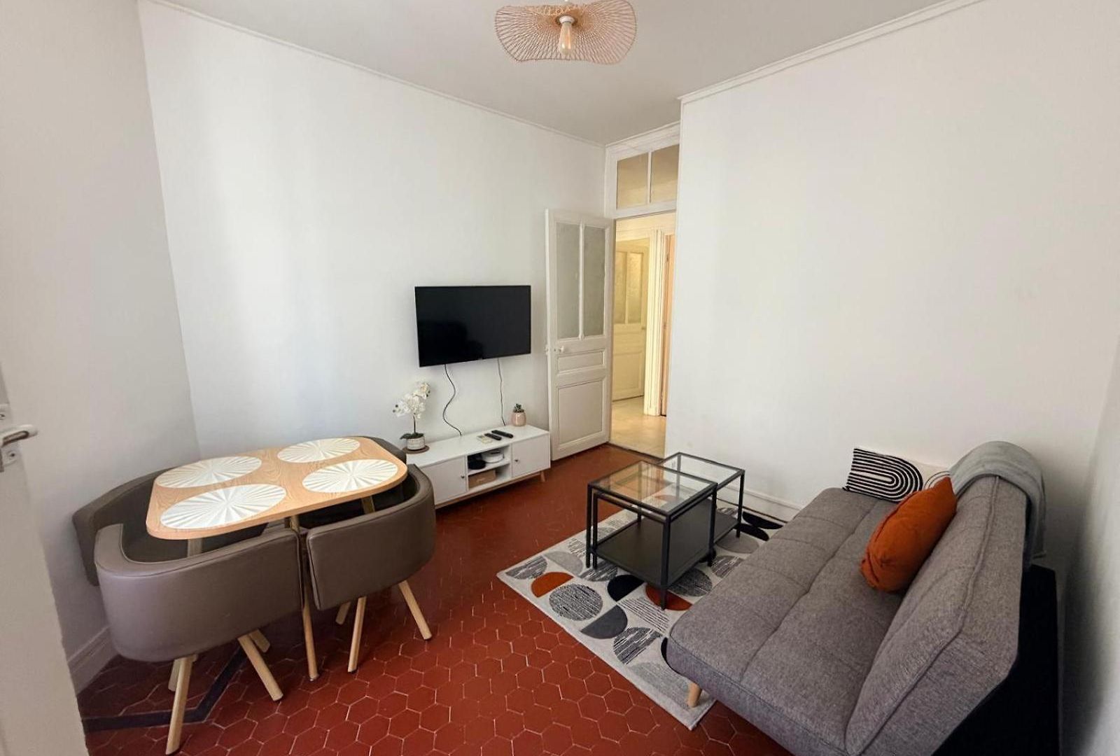 Pauline Fshh Apartment *