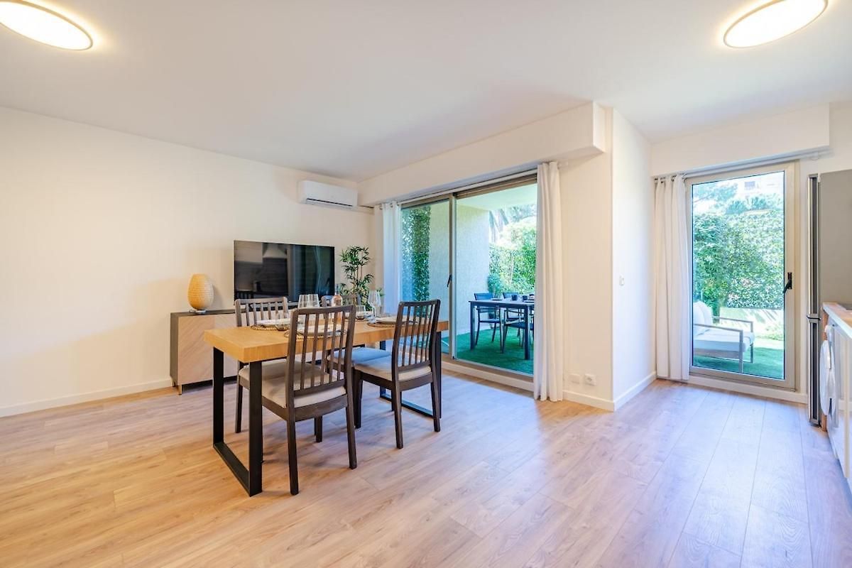 Beautiful 2-bedroom Apartment, Garden, Swimming Pool, Sea Within Walking Distance Nice