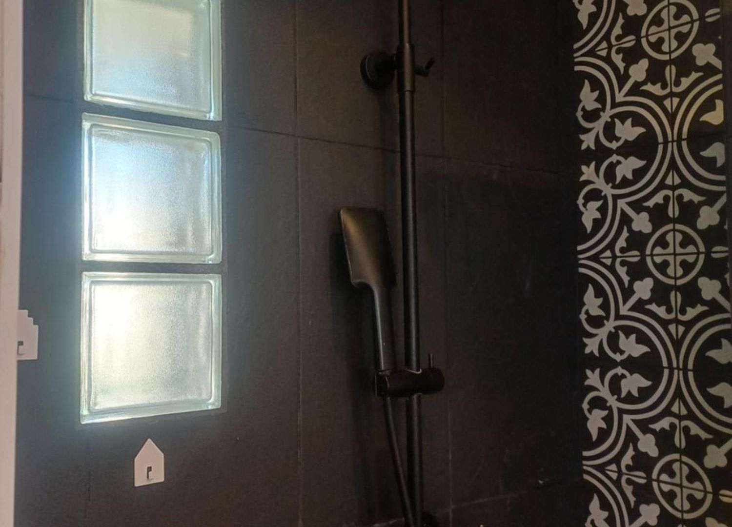 2p Renove Dans Bel Immeuble Nicois De Caractere Nice