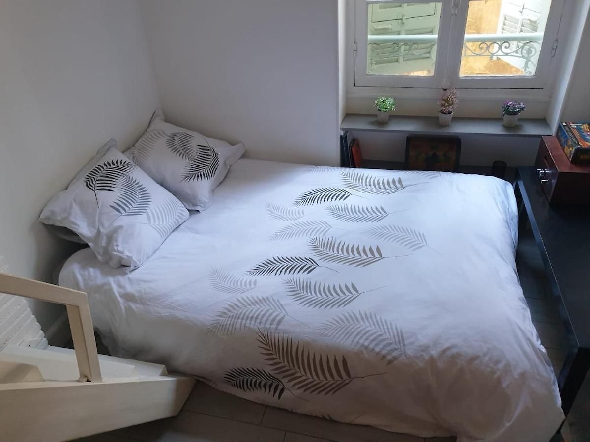 Sleeps 5 - Budget-friendly Flat - And Cozy Apartment Nice