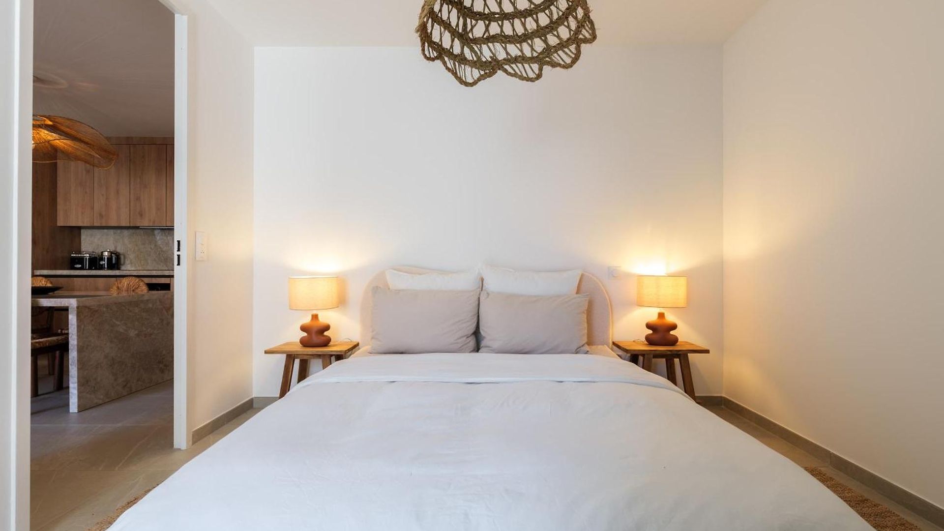 Spacious With Terrace And Parking *