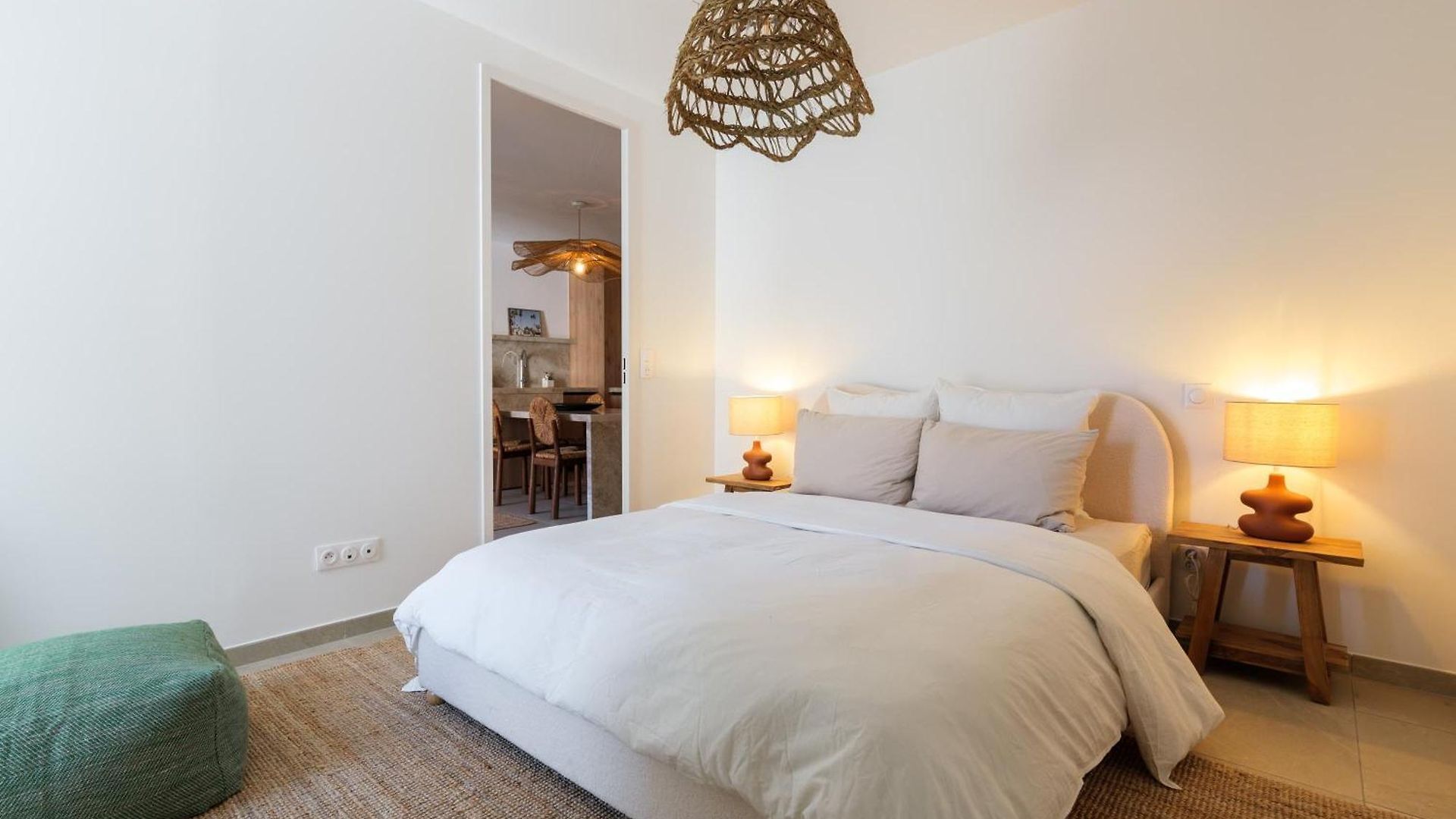 Spacious With Terrace And Parking Apartment *