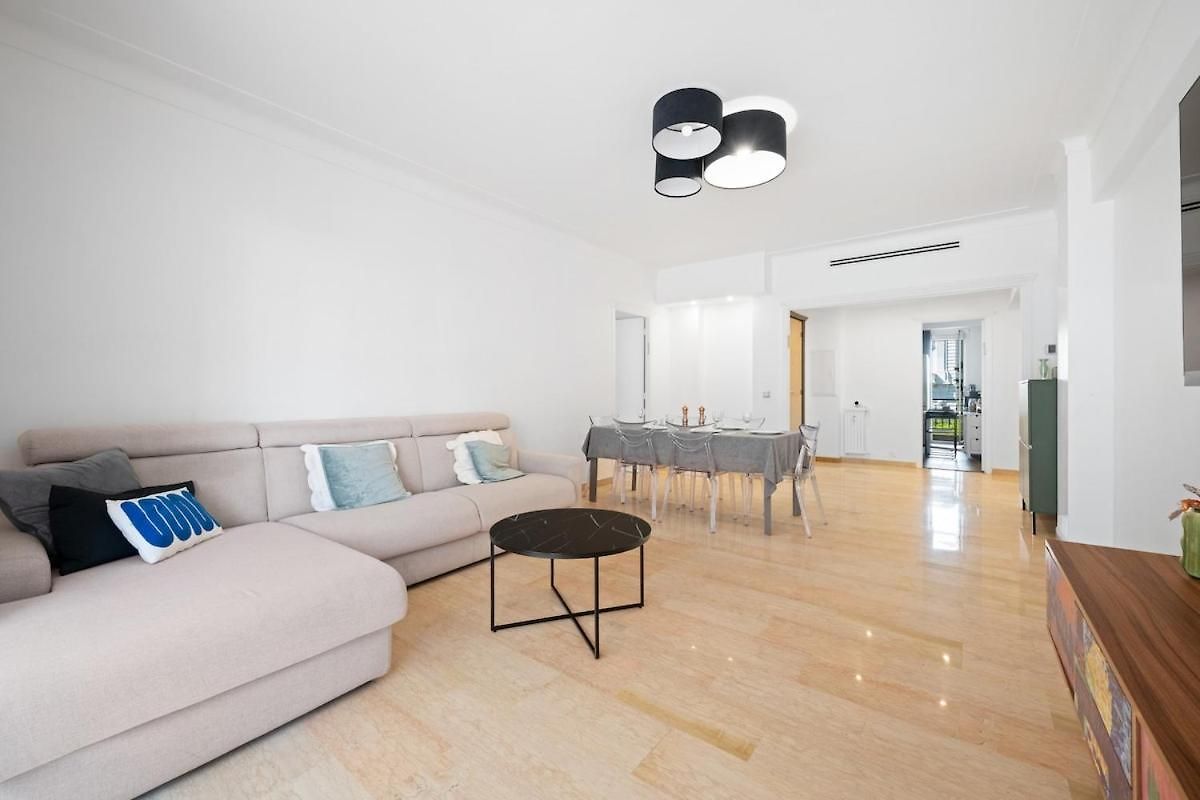 110 M2 Family, 3 Bedrooms Ac And Terrace 8 Min Away Apartment *