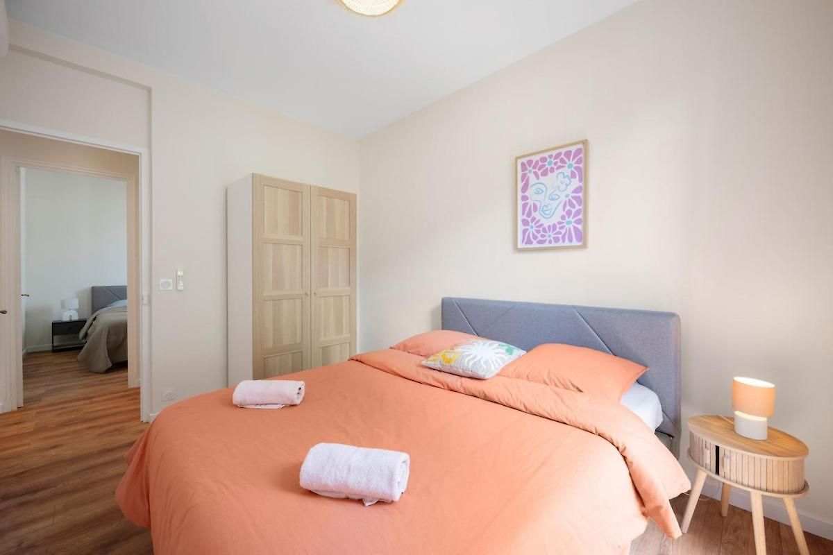 Spacious In Port Of