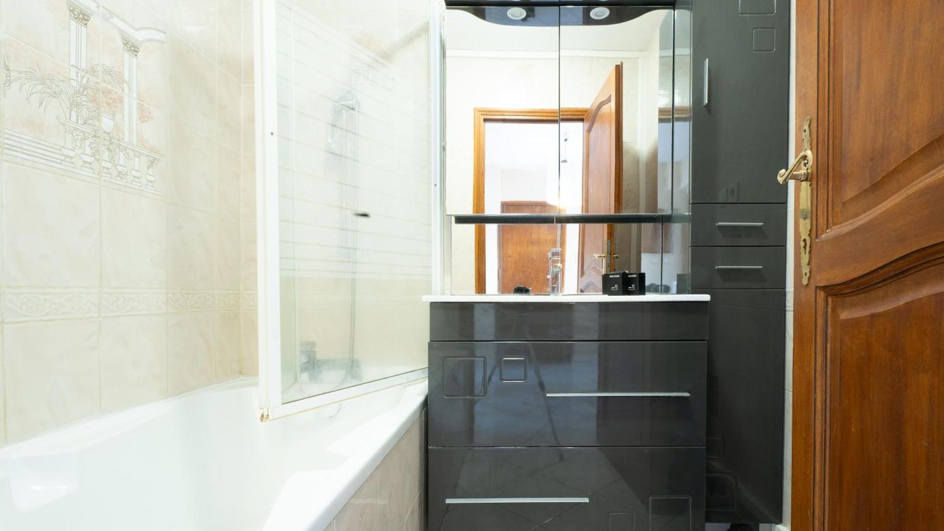 Smart Apartment *