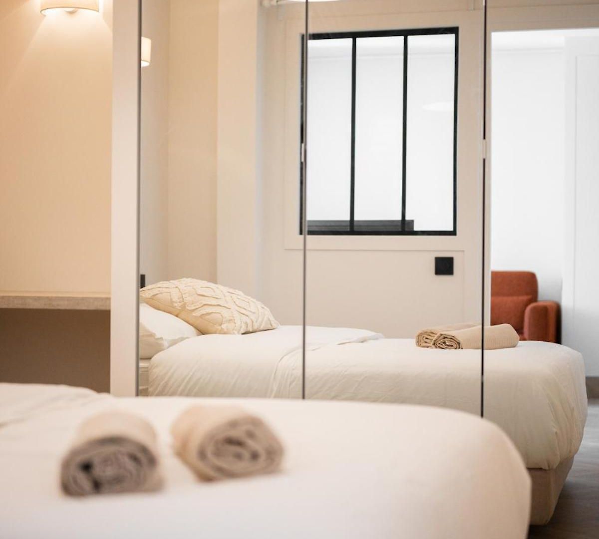 2-bedroom - Sleeps 4 - Place Massena Apartment *