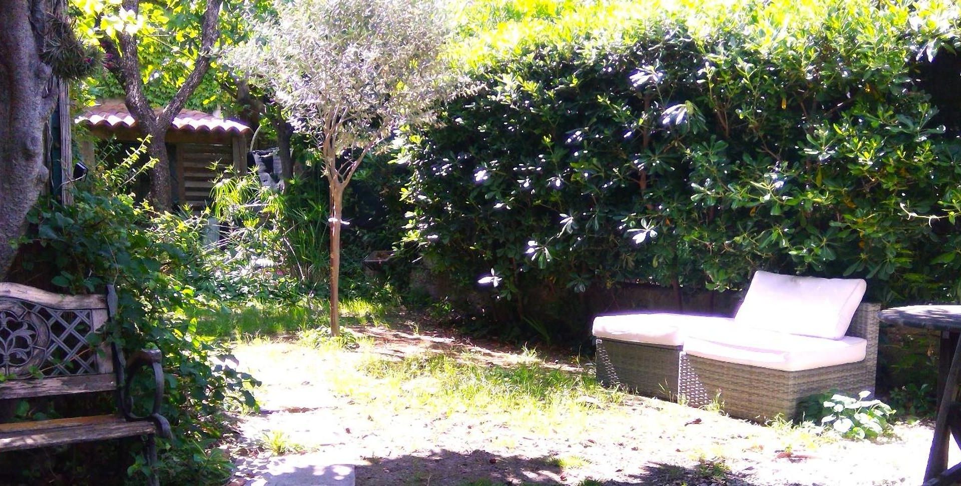 Quiet Garden Liberation Parking * Nice