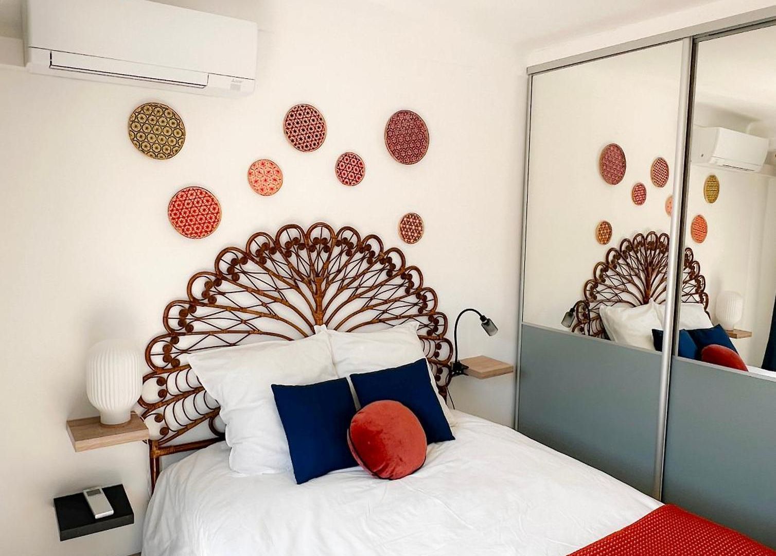 Bright Floor 2br With Large Terrace In Centre *
