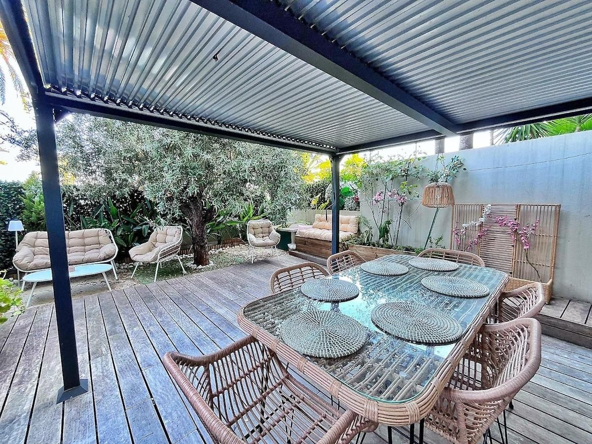Le Magnifique Promenade *