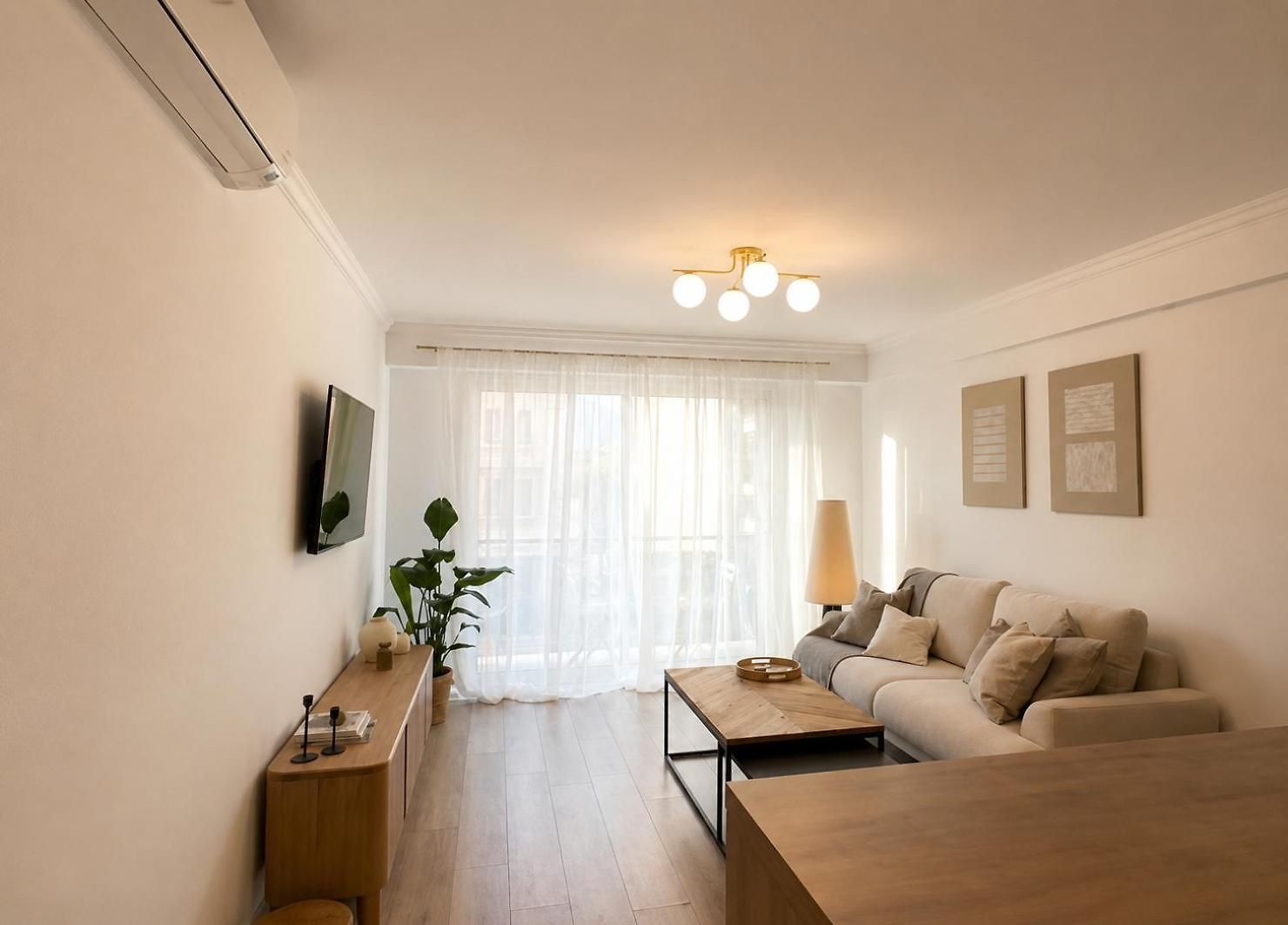 Heart Of Nice, 3min, 3 Ac Units, Balcony With 4-seater Dining! *